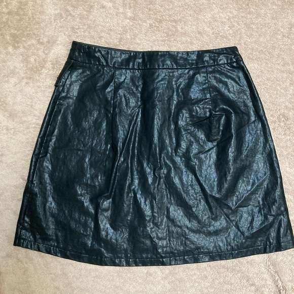 NWT Zara Faux Leather mini skirt - size XS - black colour - Picture 5 of 9